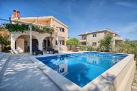 Villa Azur - Comfort, Beachfront, Pool - B&B Zaglavice