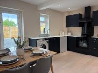 Newly refurbished - Corby Short Stays and Contractors - Sleeps 5 free private parking - Bed and Breakfast Rockingham