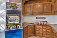Vegas Mansion: Pool, Spa, Sauna, Theatre, By STRIP - B&B Las Vegas
