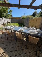 Charlie Langley Properties - Sleeps 10 - B&B Bath