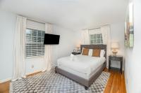 Close 2 Southpark Pet Friendly w Fenced-In Yard - B&B Charlotte