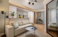 Artsy Ultra-Central Stay - Walk Everywhere - Chambres d'hôtes Bucarest