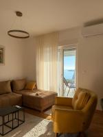 Seafront Serenity - 2BR Beach Walk Apartment - B&B Bečići