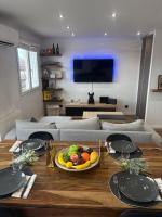 T2 design climatisé au coeur de Divonne - B&B Divonne-les-Bains