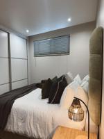 Wild Olive 34 Industrial Luxury Stay - B&B Windhoek