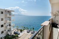 Golden Apartments Beachfront and Swimming Pool - B&B Saranda