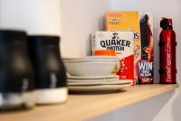 Boutique Two-Bedroom Manchester Apartment Near Old Trafford, Sleeps Six, Free Parking - Chambres d'hôtes Manchester