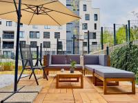 Prague 3 Modern Apartment with Private Garden, Free Parking & Movie Library - B&B Prague