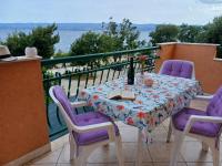 Apartment with Terrace and Sea View