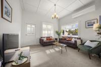 Cosy Bungalow - just mins walk to cafes and local amenities - Ferienwohnung Raglan