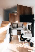 Alpine Chalet - views, fire-pit, central, cosy - B&B Wanaka