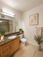 Ocean Breeze Hideaway Steps to the Beach - Bed and Breakfast Los Angeles