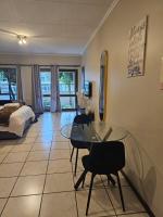 Stunning Apartment In Fourways - B&B Centane