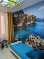 joli studio T2 meublé de 20 m² Située à 2 minutes à pied du MÉTRO - B&B Marseille