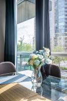 Cozy 1 Bedroom & Den Condo in Downtown Toronto - B&B Toronto
