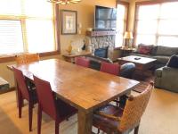 Ski in Ski out Minutes from Village, Private Hot Tub Sleeps 6 Free Shuttle - Chambres d'hôtes Whistler
