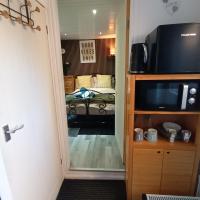 Le Hub Roundhay Sleeps 2 with Garden room - Chambres d'hôtes Leeds