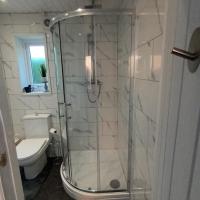 Le Hub Roundhay Sleeps 2 with Garden room - Chambres d'hôtes Leeds