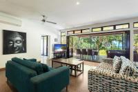 Bramston on the Beach - A Private Poolside Oasis - B&B Bramston Beach