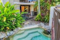 Resort-style Swim Out - A Poolside Oasis - B&B Port Douglas