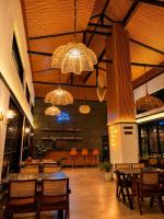 Tiraya Luxury Riverside Hotel & Café - B&B Goshāin