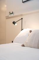PRIME SPOT: Modern Studio+Balcony Darling Harbour - Bed and Breakfast Sydney
