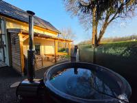 Holiday House Lawendowa Przystań - dom z jacuzzi nad jeziorem - Ferienwohnung Michelsdorf