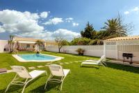 Charming Countryside Villa with Pool near Horses - B&B Alcochete