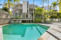 Two bedroom beach bungalow - B&B Noosa