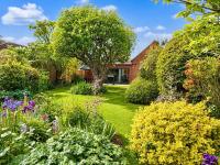 Mudeford Coastal Retreat - Parking - Walk to Beach - Pet Friendly - Sleeps 6 - Chambres d'hôtes Christchurch