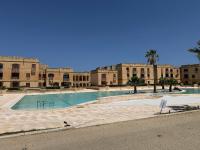 Fort Chambray 2BDR Apartment with Communal Pool - Chambres d'hôtes Ghajnsielem