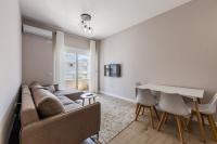 Cozy Wave Retreat Beach 2 Min Walk by PikHost - B&B Golem