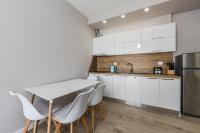Cozy Wave Retreat Beach 2 Min Walk by PikHost - B&B Golem