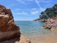 Tamariu Beach 1- Beachfront Home with wifi views - Chambres d'hôtes Tamariu