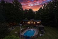 Pool Arcade Mtn Views Lake George Home Retreat WFH - Bed and Breakfast Lake George