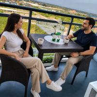 Double Deluxe Room with Mount Arayat View at Azure North San Fernando Pampanga - Chambres d'hôtes San Fernando
