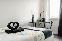 Cosy Hub : Confort pro garage proche transports - B&B Villeurbanne
