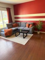 Cozy 2BR Near Zoo Downtown & Max Bell - Ferienwohnung Calgary