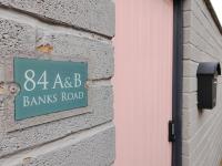 Modern Town Apartment with Terrace - B&B West Kirby