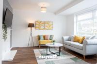 Spacious Cosy Cove with Large Driveway and Garden - Chambres d'hôtes Wythenshawe