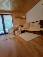 Chata s výhledem a šumící řekou a bazénem - B&B Sentice
