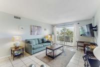 Waterfront condo with shared pool & hot tub - walk to the beach - B&B Fort Morgan