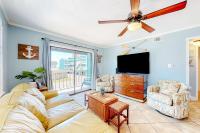 Beautiful condo near the beach with 2 outdoor pools and beach access - Bed and Breakfast Gulf Shores