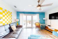 Beachfront home with furnished waterfront deck balcony & central AC - Ferienwohnung Gulf Shores