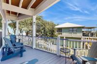 Bright home with decks WiFi AC laundry & shared pool dock - walk to the beach - B&B Gulf Shores