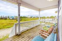 Colorful Duplex Apartment with Porch WiFi & Central AC - Walk to the Beach - B&B Gulf Shores