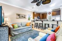 Two-story guesthouse with pool central AC W&D & full kitchen - B&B Gulf Shores