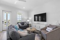 Inviting home with shared pool balcony full kitchen central AC & W&D - B&B Gulf Shores