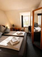 Queen Room with Garden View