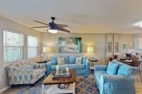 Updated condo with Gulf & river views & pool - across from beach & near dining - Bed and Breakfast Orange Beach
